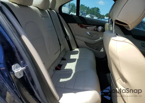 2015 Mercedes-Benz C 300 4Matic z USA, uszkodzony, nr VIN 55SWF4KB7FU094305